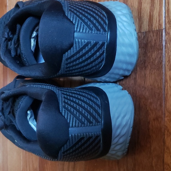 LIKE NEW WOMENS SAUCONY SNEAKERS SIZE 7 WIDE BLACK SNEAKERS - Picture 2 of 8